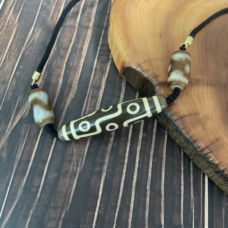 牙黄折线九眼天珠-横款-男女通用