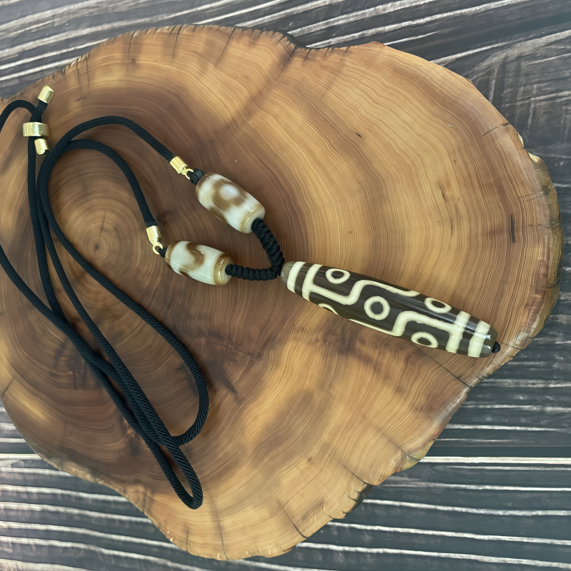 牙黄折线九眼天珠-竖款-男女通用