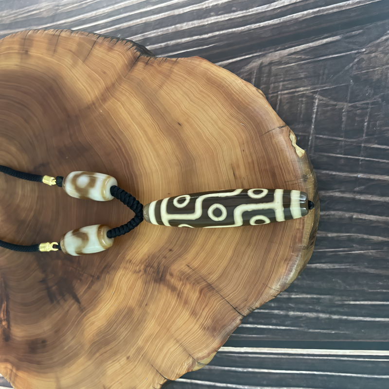 牙黄折线九眼天珠-竖款-男女通用