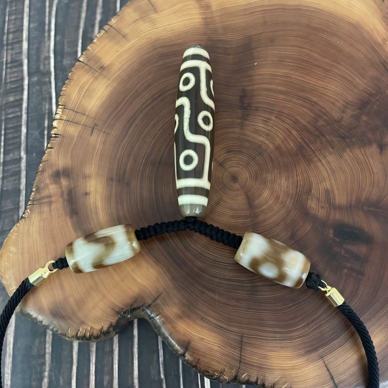 牙黄折线九眼天珠-竖款-男女通用